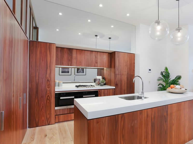 Bondi Beach Auction Bidding - Kitchen