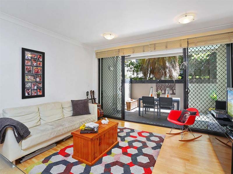 Chippendale Auction Bidding - Living