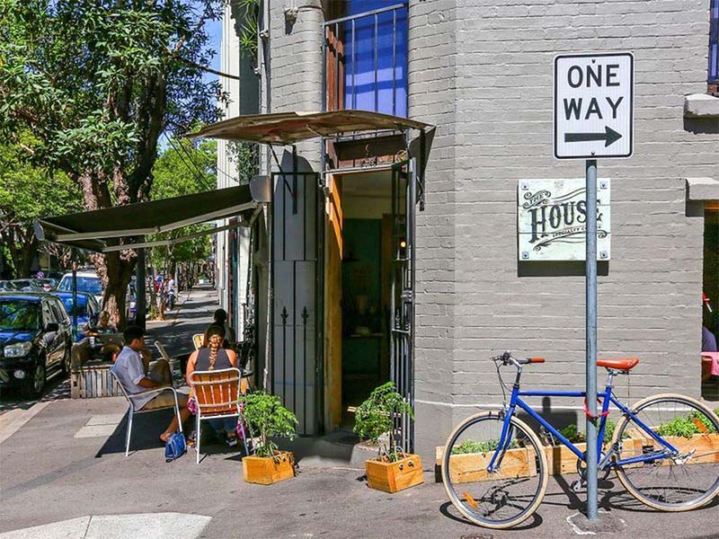 Chippendale Auction Bidding - Street